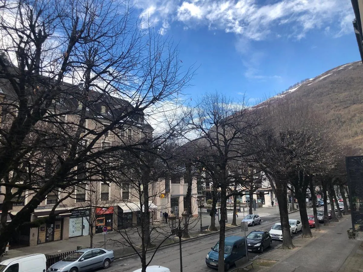 Ideal Appartement 4 Couchages Hypercentre Luchon Apartment Bagneres-de-Luchon